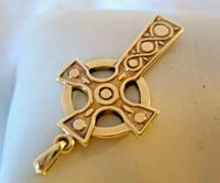 9ct Gold Large Celtic Cross Religious Pendant 2002 London 4.5cm Length 7.1 Grams (5 of 11) 9ct Gold Large Celtic Cross Religious Pendant 2002 London 4.5cm Length 7.1 Grams (5 of 11)
