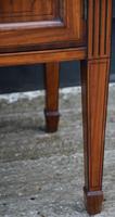 Exceptionally Fine Quality Edwardian Satinwood Display Cabinet c.1901 (18 of 20) Exceptionally Fine Quality Edwardian Satinwood Display Cabinet c.1901 (18 of 20)