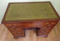 Nineteenth Century Mahogany Kneehole Desk (3 of 7) Nineteenth Century Mahogany Kneehole Desk (3 of 7)