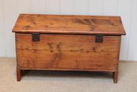 Small Proportioned Pine Coffer (8 of 10) Small Proportioned Pine Coffer (8 of 10)