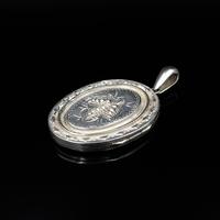 Antique Victorian Engraved Oval Sterling Silver Photo Locket Pendant (4 of 9) Antique Victorian Engraved Oval Sterling Silver Photo Locket Pendant (4 of 9)