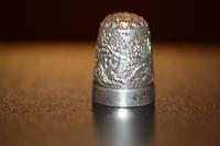 Edwardian 1901 Silver Thimble & Case by James Fenton, Birmingham (6 of 9) Edwardian 1901 Silver Thimble & Case by James Fenton, Birmingham (6 of 9)