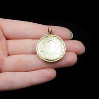 Antique 9ct 9K Yellow Gold Engraved Fancy Round Photo Locket Pendant (11 of 11) Antique 9ct 9K Yellow Gold Engraved Fancy Round Photo Locket Pendant (11 of 11)