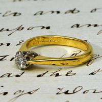 The Vintage 1982 18ct Gold Diamond Solitaire Ring (3 of 4) The Vintage 1982 18ct Gold Diamond Solitaire Ring (3 of 4)