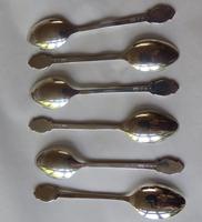 A cased set of silver, green-enamelled coffee spoons in the Art Deco manner (4 of 9) A cased set of silver, green-enamelled coffee spoons in the Art Deco manner (4 of 9)