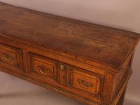Late 17th / Early 18th Century Dresser Base (5 of 10) Late 17th / Early 18th Century Dresser Base (5 of 10)