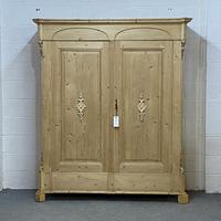 Decorative 19th century pine double wardrobe 'dismantles (5 of 8) Decorative 19th century pine double wardrobe 'dismantles (5 of 8)