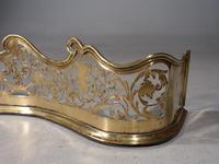 Fine George III Period Serpentine Pierced Brass Fender (5 of 5) Fine George III Period Serpentine Pierced Brass Fender (5 of 5)