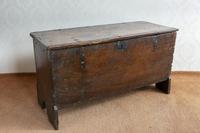 Early 17th Century Oak Plank or Sword Chest (4 of 6) Early 17th Century Oak Plank or Sword Chest (4 of 6)