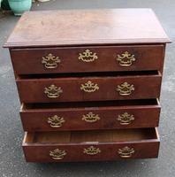 1830's Small Red Walnut Chest of Drawers with Oak Lined Drawers (2 of 4) 1830's Small Red Walnut Chest of Drawers with Oak Lined Drawers (2 of 4)