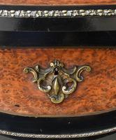 Fine Quality 19th Century French Ebonised & Amboyna Serpentine Sewing Table (20 of 21) Fine Quality 19th Century French Ebonised & Amboyna Serpentine Sewing Table (20 of 21)