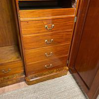 Spectacular Quality Figured Burr Walnut Antique Triple Wardrobe (10 of 10) Spectacular Quality Figured Burr Walnut Antique Triple Wardrobe (10 of 10)