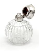 Silver Topped Perfume Bottle with a Tortoiseshell Lid and Clear Cut Glass Body (2 of 4) Silver Topped Perfume Bottle with a Tortoiseshell Lid and Clear Cut Glass Body (2 of 4)