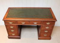 Late 19th Century Walnut Pedestal Desk c.1895 (3 of 10) Late 19th Century Walnut Pedestal Desk c.1895 (3 of 10)