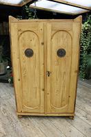 Fabulous Old Pine 2 Door Cupboard / Linen Cupboard / Food / Larder with Shelves - We Deliver! (2 of 11) Fabulous Old Pine 2 Door Cupboard / Linen Cupboard / Food / Larder with Shelves - We Deliver! (2 of 11)
