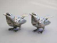 Pair of George V Novelty Silver Wren Peppers, by R H H, Sheffield, 1926 (6 of 12) Pair of George V Novelty Silver Wren Peppers, by R H H, Sheffield, 1926 (6 of 12)
