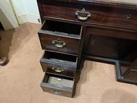 Quality Mid 18th Century Mahogany Kneehole Desk (3 of 7) Quality Mid 18th Century Mahogany Kneehole Desk (3 of 7)