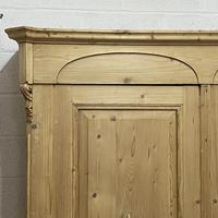 Decorative 19th century pine double wardrobe 'dismantles (7 of 8) Decorative 19th century pine double wardrobe 'dismantles (7 of 8)