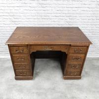Oak Pedestal Desk (5 of 9) Oak Pedestal Desk (5 of 9)