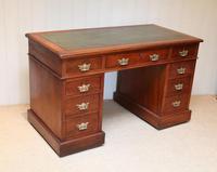 Late 19th Century Walnut Pedestal Desk c.1895 (9 of 10) Late 19th Century Walnut Pedestal Desk c.1895 (9 of 10)