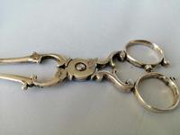 Excellent Pair of 18th Century Silver Sugar Nips (5 of 5) Excellent Pair of 18th Century Silver Sugar Nips (5 of 5)