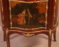 Good Quality French Serpentine Front Display Cabinet (5 of 11) Good Quality French Serpentine Front Display Cabinet (5 of 11)