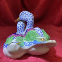 Herend Blue Fishnet Pattern Model of Two Ducks (4 of 6) Herend Blue Fishnet Pattern Model of Two Ducks (4 of 6)