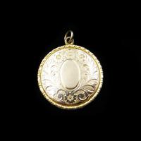 Antique 9ct 9K Yellow Gold Engraved Fancy Round Photo Locket Pendant (2 of 11) Antique 9ct 9K Yellow Gold Engraved Fancy Round Photo Locket Pendant (2 of 11)