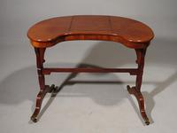 Rare and Beautifully Figured George III Period Kidney Shaped Reading / Writing Table (4 of 5) Rare and Beautifully Figured George III Period Kidney Shaped Reading / Writing Table (4 of 5)