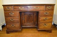 Quality Georgian Mahogany Kneehole Leather Top Desk (2 of 9) Quality Georgian Mahogany Kneehole Leather Top Desk (2 of 9)