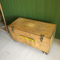 VINTAGE Industrial CHEST Coffee Table Mid Century Old Wooden TRUNK Retro Storage Box + Castors (8 of 12) VINTAGE Industrial CHEST Coffee Table Mid Century Old Wooden TRUNK Retro Storage Box + Castors (8 of 12)