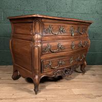 Superb Early 20th Century French Walnut Bombe Commode (8 of 9) Superb Early 20th Century French Walnut Bombe Commode (8 of 9)