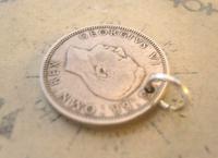 Vintage Pocket Watch Chain Fob 1949 Lucky Silver One Shilling 5d Old Coin Fob (6 of 6) Vintage Pocket Watch Chain Fob 1949 Lucky Silver One Shilling 5d Old Coin Fob (6 of 6)