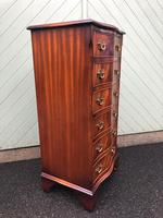 Serpentine Mahogany Slim Chest Drawers (8 of 8) Serpentine Mahogany Slim Chest Drawers (8 of 8)