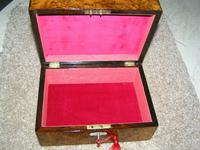 Antique Victorian Walnut Jewellery / Trinket Box, Mop, working lock & key (6 of 9) Antique Victorian Walnut Jewellery / Trinket Box, Mop, working lock & key (6 of 9)