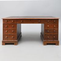Victorian Oak Kneehole Desk (6 of 6) Victorian Oak Kneehole Desk (6 of 6)