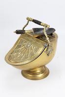 Victorian Brass Helmet Coal Scuttle (8 of 13) Victorian Brass Helmet Coal Scuttle (8 of 13)