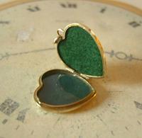 Vintage Pocket Watch Chain Photograph Fob 1940s 9ct Rolled Gold Puffy Heart Fob (2 of 10) Vintage Pocket Watch Chain Photograph Fob 1940s 9ct Rolled Gold Puffy Heart Fob (2 of 10)