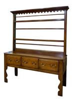 A beautiful 18th Century Oak Dresser. (4 of 8) A beautiful 18th Century Oak Dresser. (4 of 8)