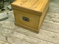 Wonderful Restored Old Pine Blanket Box / Chest / Trunk / Coffee Table (5 of 8) Wonderful Restored Old Pine Blanket Box / Chest / Trunk / Coffee Table (5 of 8)