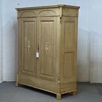 Decorative 19th century pine double wardrobe 'dismantles (3 of 8) Decorative 19th century pine double wardrobe 'dismantles (3 of 8)