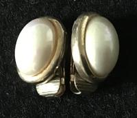 Pair of Vintage Christian Dior Earrings (2 of 5) Pair of Vintage Christian Dior Earrings (2 of 5)