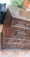 Country oak 4 drawer chest of drawers splits into 2 (2 of 10) Country oak 4 drawer chest of drawers splits into 2 (2 of 10)