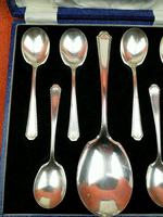 Vintage USA Oneida Sheffield Plate Melon Spoon Set in Case C1950 (12 of 12) Vintage USA Oneida Sheffield Plate Melon Spoon Set in Case C1950 (12 of 12)