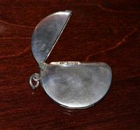 1908 Silver Vesta Case - Plain Circular - by Silversmith William Neale, Chester (6 of 7) 1908 Silver Vesta Case - Plain Circular - by Silversmith William Neale, Chester (6 of 7)
