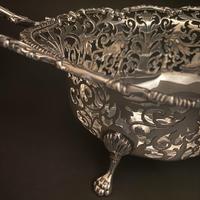 Silver Mappin & Webb Victorian Twin Handled Basket (3 of 4) Silver Mappin & Webb Victorian Twin Handled Basket (3 of 4)