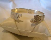 Vintage Sterling Silver Bangle 1976 Ornate Ladies Bracelet Heavy 30 5 Grams 7" Length (8 of 11) Vintage Sterling Silver Bangle 1976 Ornate Ladies Bracelet Heavy 30 5 Grams 7" Length (8 of 11)