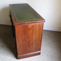 Walnut Kneehole Writing Desk - Edwardian c.1910 (4 of 8) Walnut Kneehole Writing Desk - Edwardian c.1910 (4 of 8)