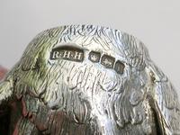 Pair of George V Novelty Silver Wren Peppers, by R H H, Sheffield, 1926 (12 of 12) Pair of George V Novelty Silver Wren Peppers, by R H H, Sheffield, 1926 (12 of 12)