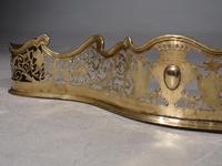 Fine George III Period Serpentine Pierced Brass Fender (2 of 5) Fine George III Period Serpentine Pierced Brass Fender (2 of 5)